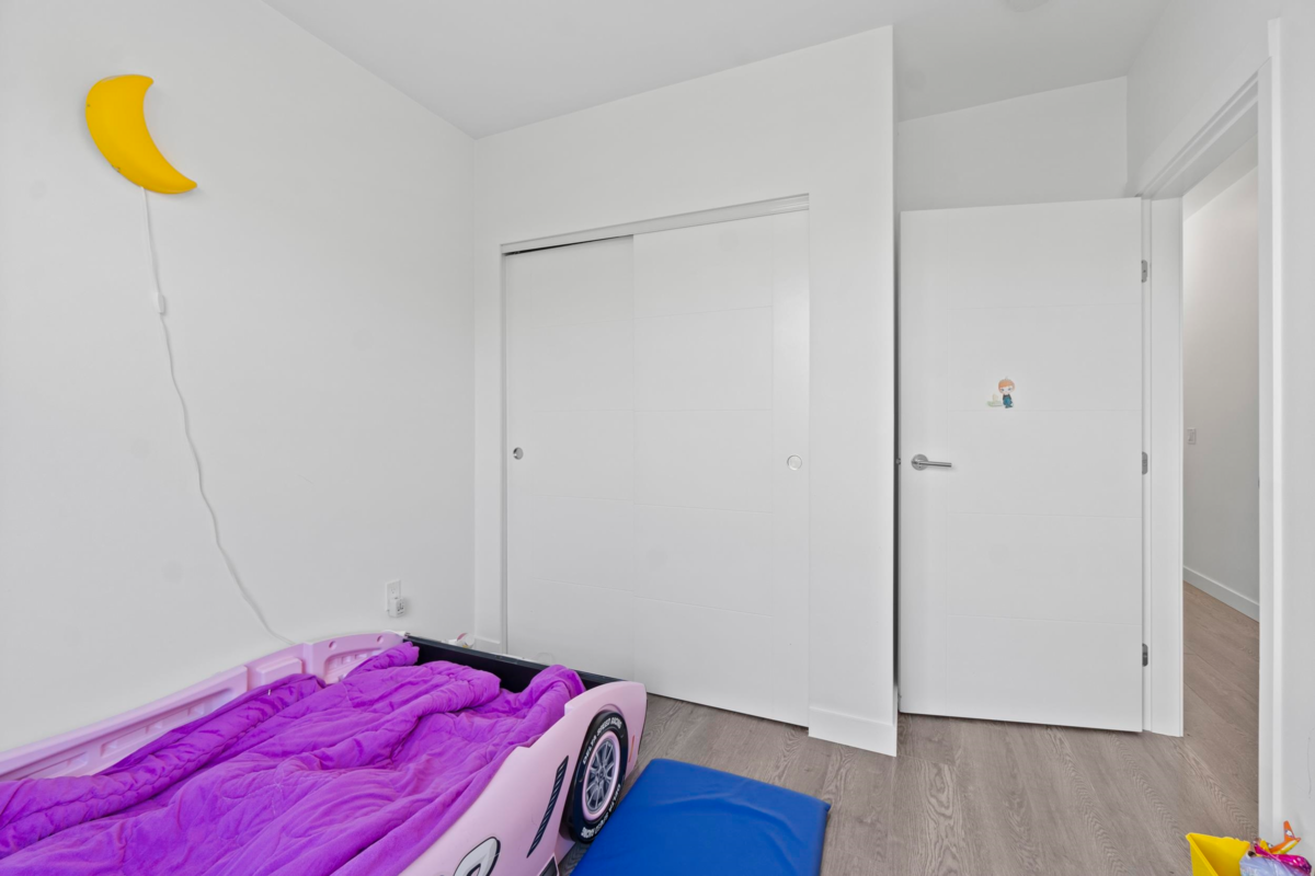 Walk-In Closet Photo of 190 W 63rd Avenue, Vancouver, BC