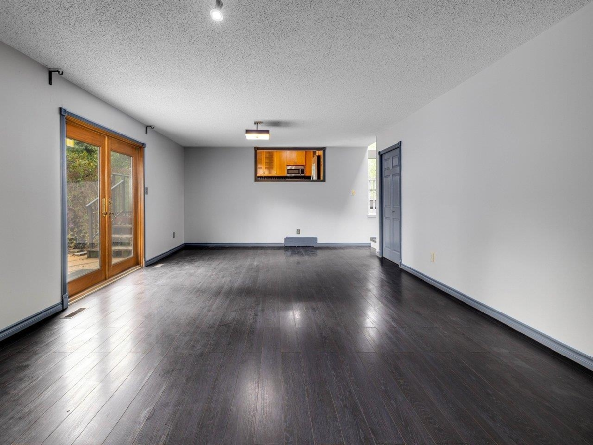 Basement Recreation Room Photo of 18208 21a Avenue, Surrey, BC