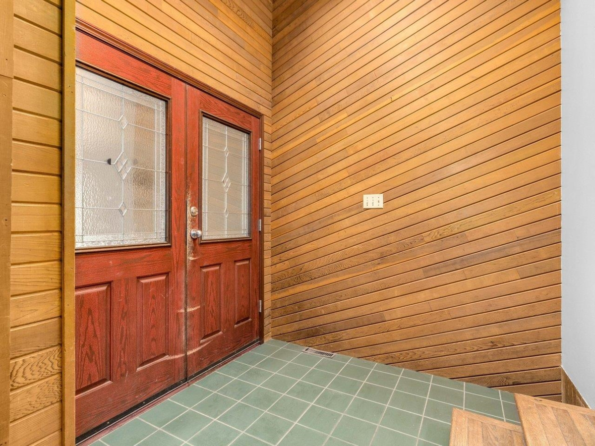 Breakfast Nook Photo of 18208 21a Avenue, Surrey, BC