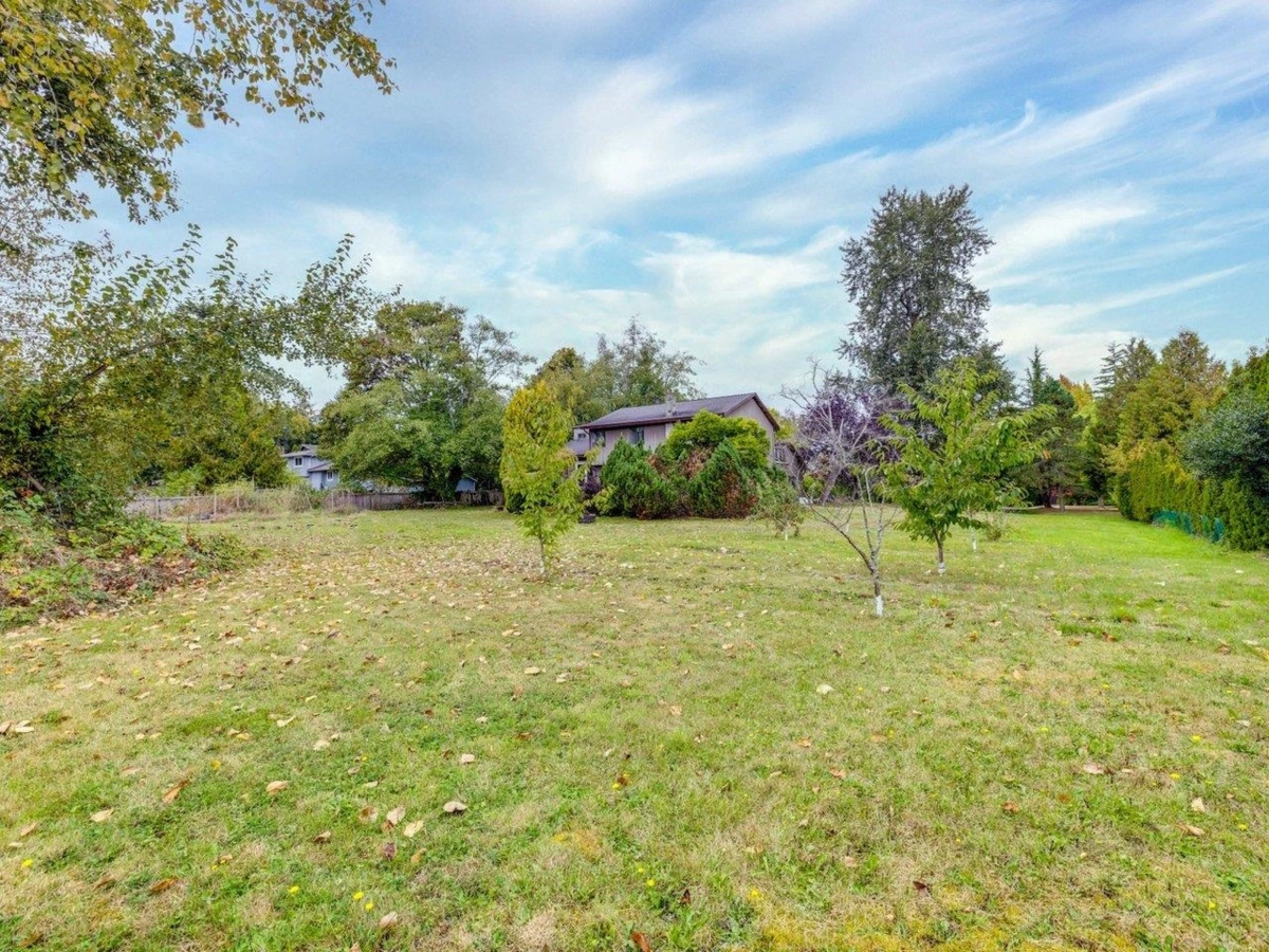 Fitness Center Photo Near 18208 21a Avenue, Surrey, BC