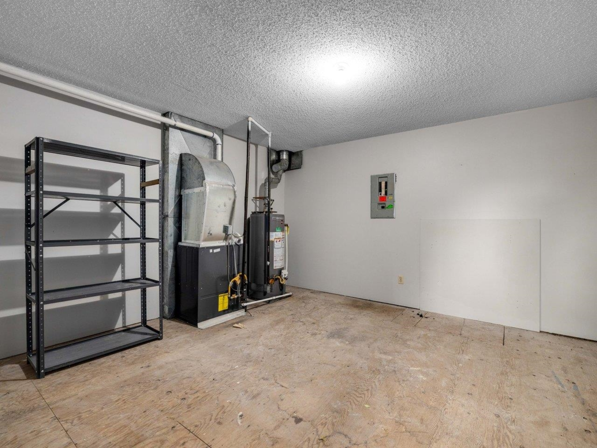 Hallway Photo of 18208 21a Avenue, Surrey, BC