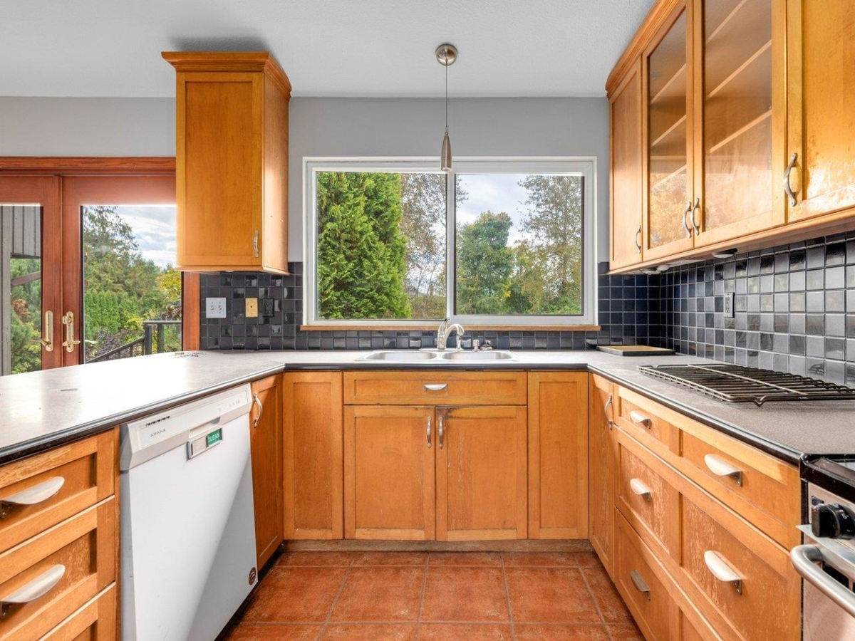Powder Room Photo of 18208 21a Avenue, Surrey, BC