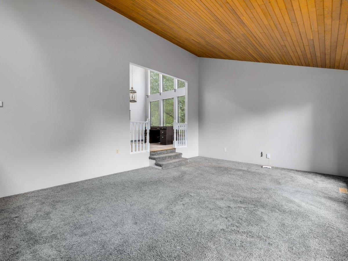 Primary Bathroom Photo of 18208 21a Avenue, Surrey, BC