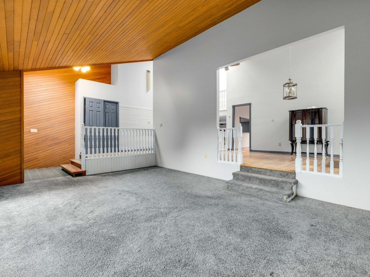 Walk-In Closet Photo of 18208 21a Avenue, Surrey, BC