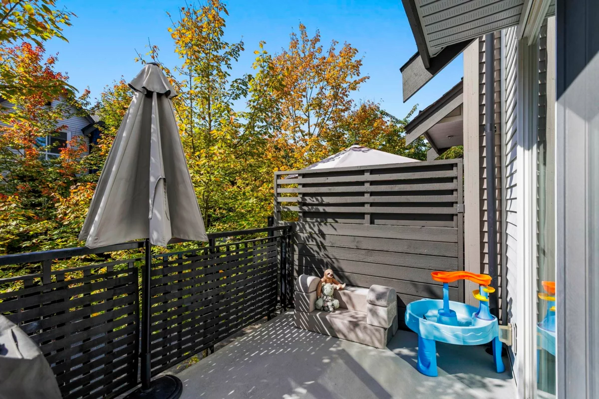 Kitchen Island Photo of 39 2310 Ranger Lane, Port Coquitlam, BC