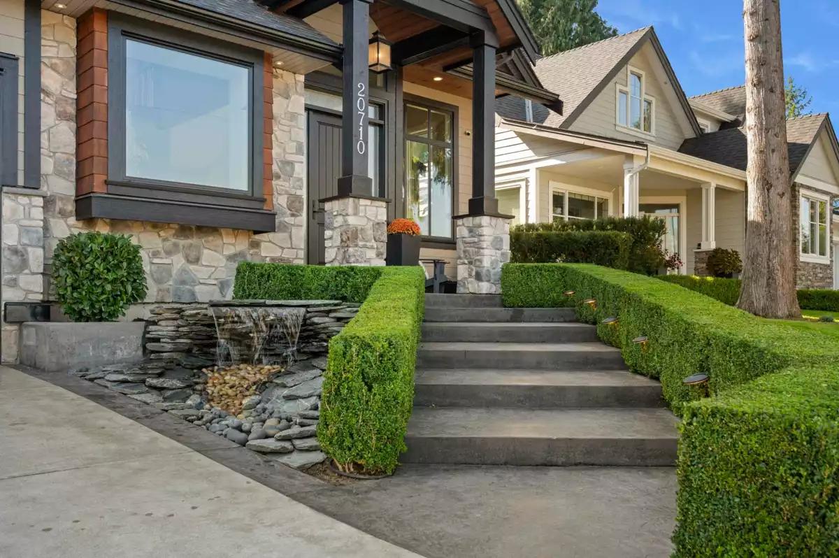 Kitchen Island Photo of 20710 46a Avenue, Langley, BC