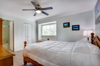 Guest Bathroom Photo of 12480 78 Avenue, Surrey, BC