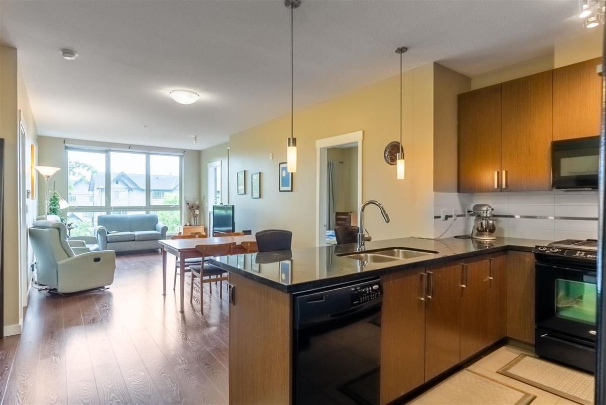 Kitchen Photo of 319 15988 26 Avenue, Surrey, BC