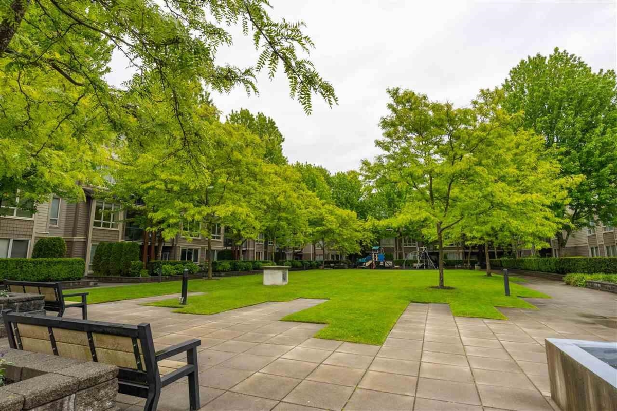 Mudroom Photo of 319 15988 26 Avenue, Surrey, BC