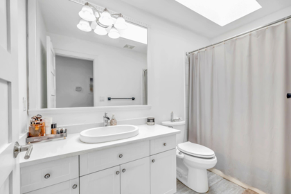 Guest Bathroom Photo of 20558 122 Avenue, Maple Ridge, BC