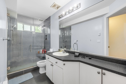 Hallway Photo of 20558 122 Avenue, Maple Ridge, BC