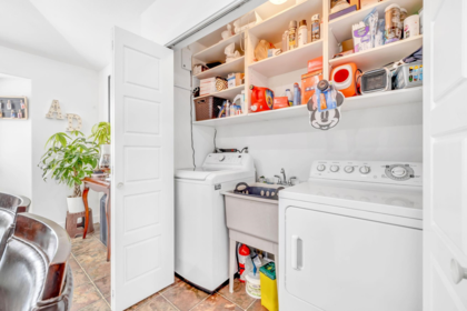Powder Room Photo of 20558 122 Avenue, Maple Ridge, BC