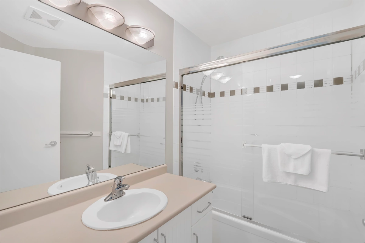 Entry Foyer Photo of 10 6388 Alder Street, Richmond, BC