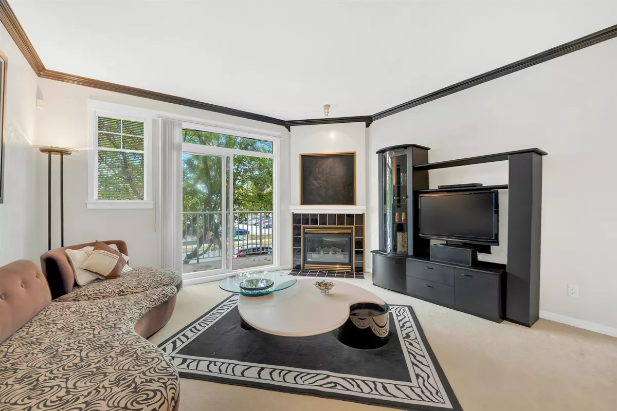 Kitchen Photo of 10 6388 Alder Street, Richmond, BC