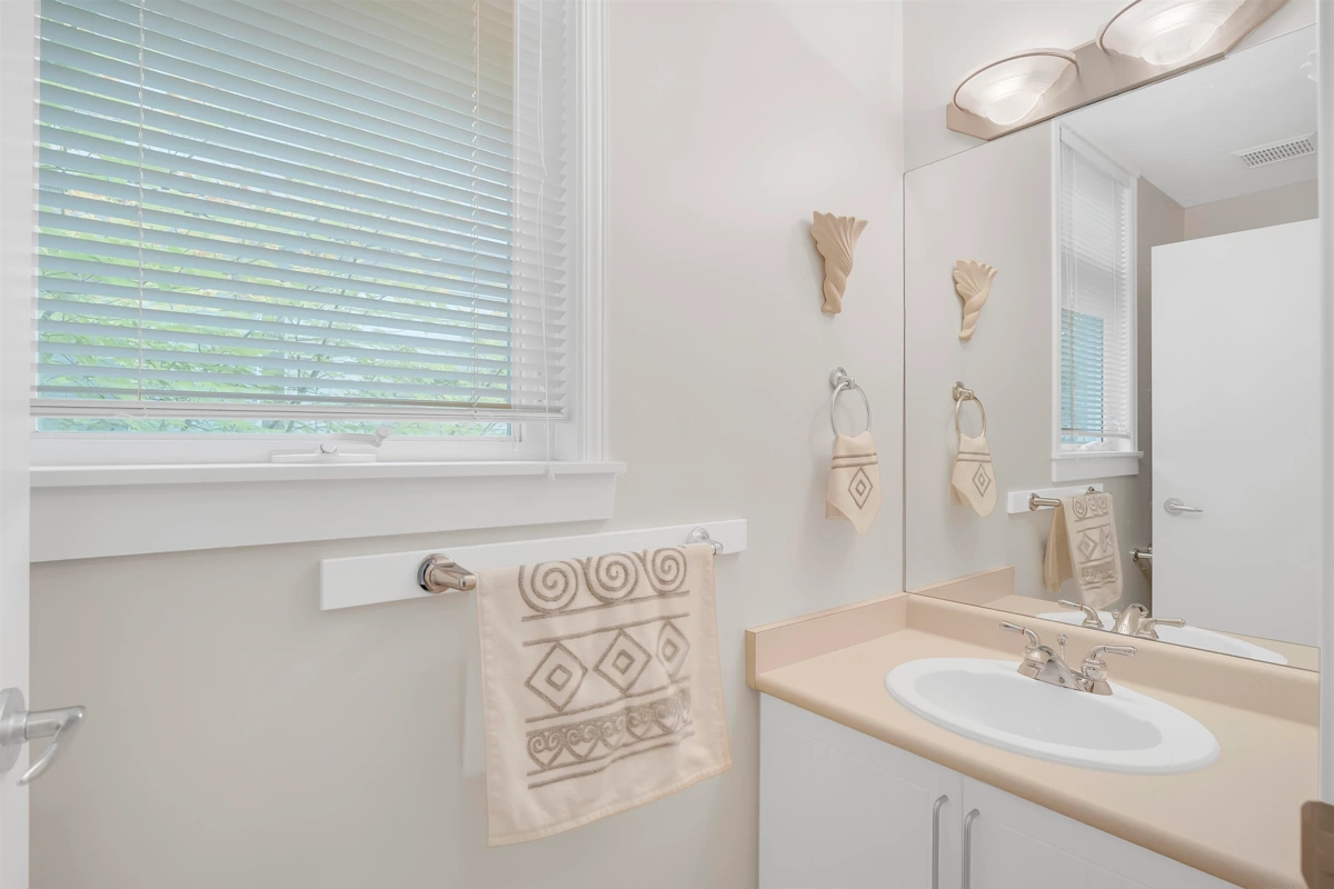 Powder Room Photo of 10 6388 Alder Street, Richmond, BC