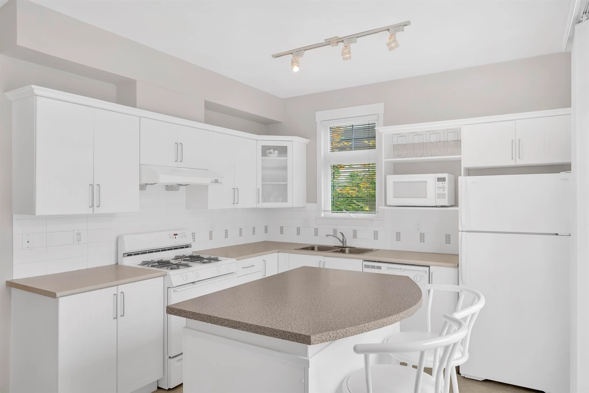 Walk-In Closet Photo of 10 6388 Alder Street, Richmond, BC