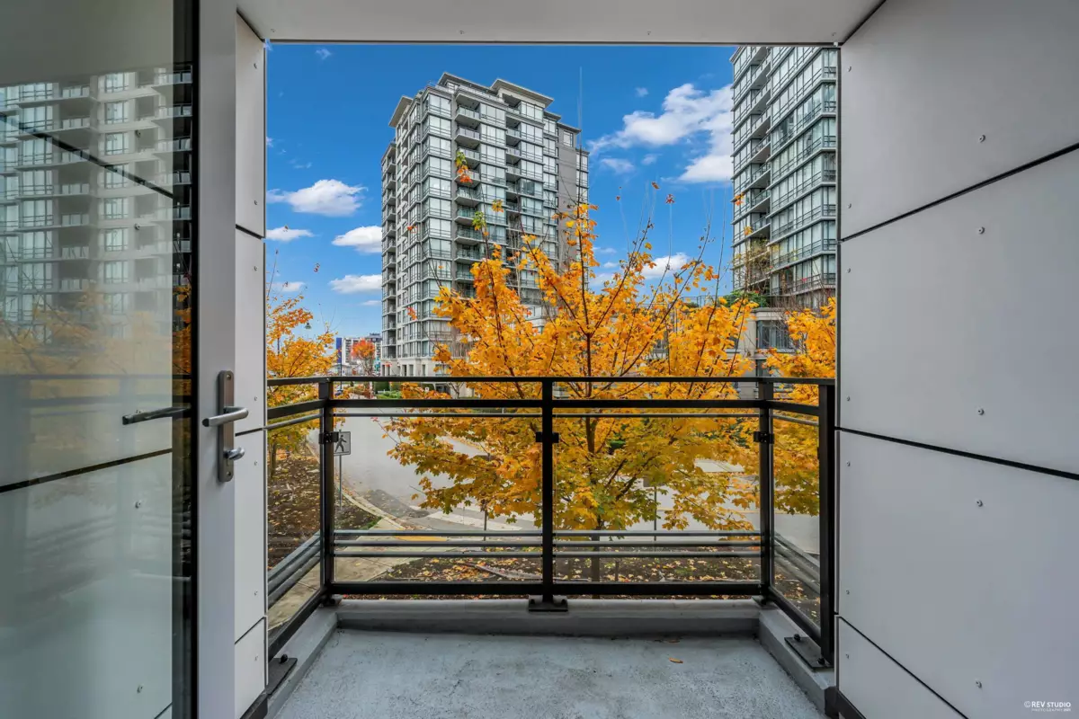 Entry Foyer Photo of TH3 3280 Corvette Way, Richmond, BC