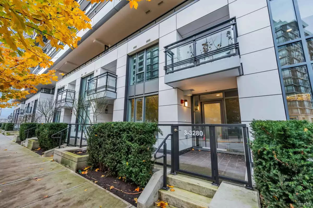 Family Room Photo of TH3 3280 Corvette Way, Richmond, BC