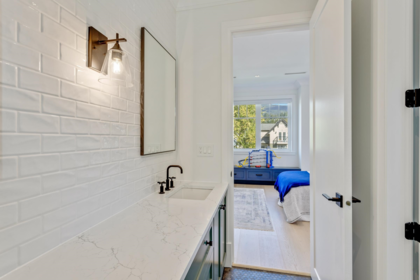 Hallway Photo of 345 E 20th Street, North Vancouver, BC