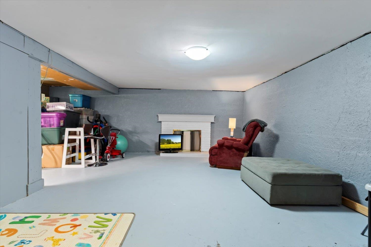 Entry Foyer Photo of 46535 Clayton Avenue, Chilliwack, BC