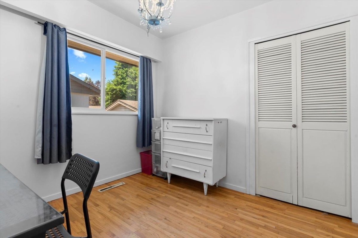 Guest Bathroom Photo of 46535 Clayton Avenue, Chilliwack, BC