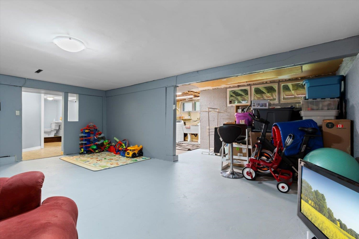 Hallway Photo of 46535 Clayton Avenue, Chilliwack, BC