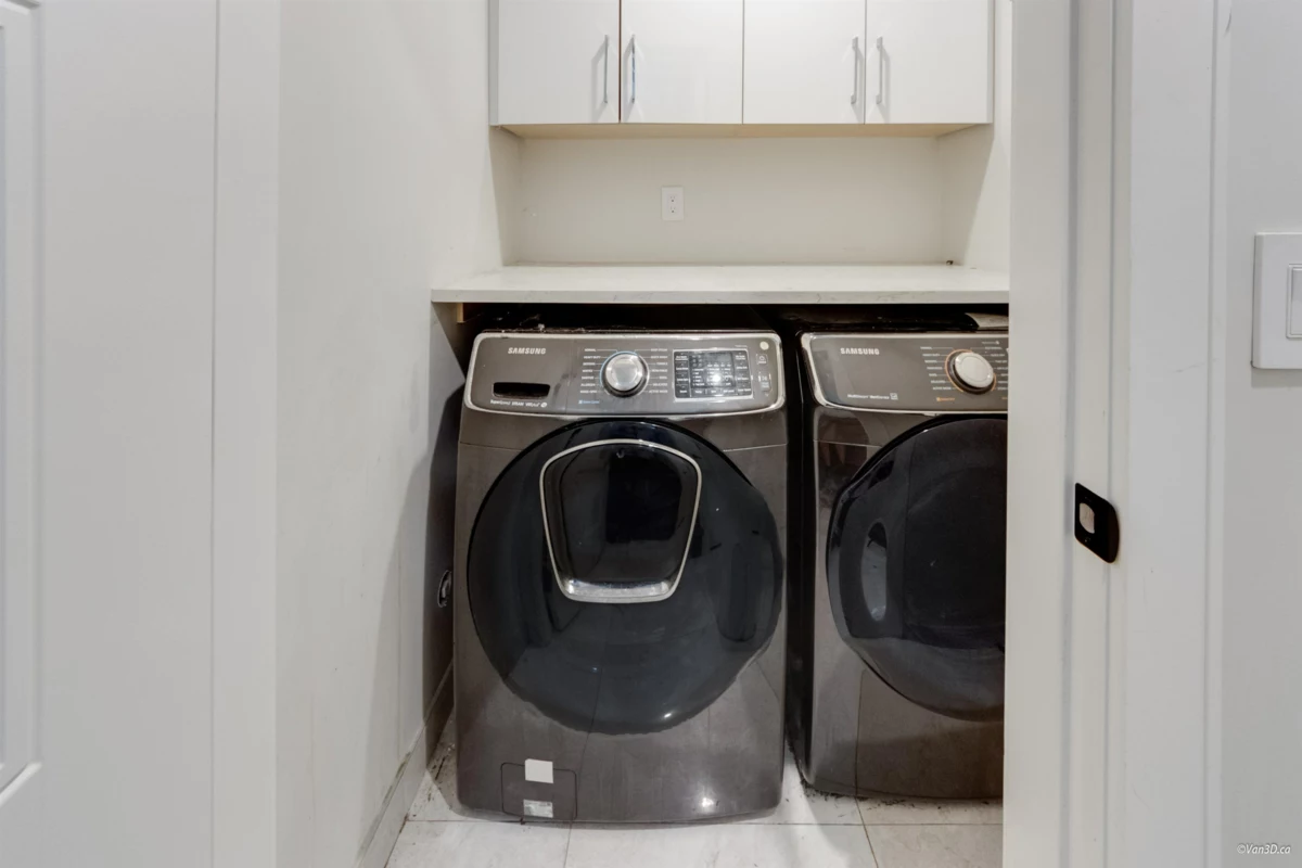 Backyard Photo of 6913 Argyle Street, Vancouver, BC