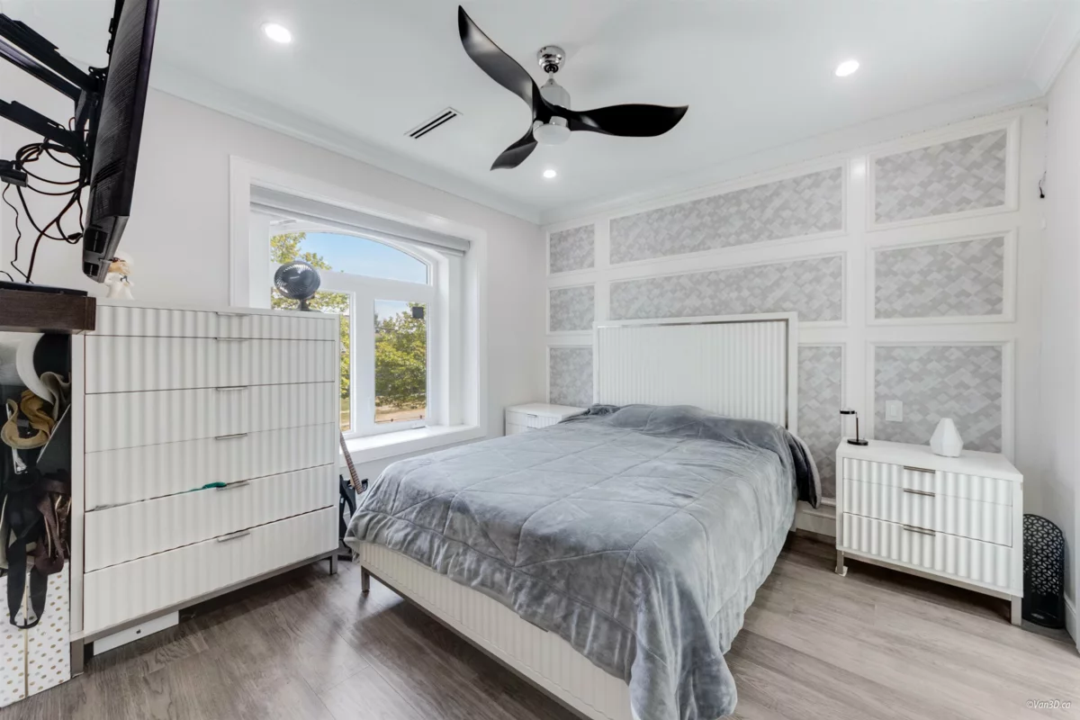 Entry Foyer Photo of 6913 Argyle Street, Vancouver, BC