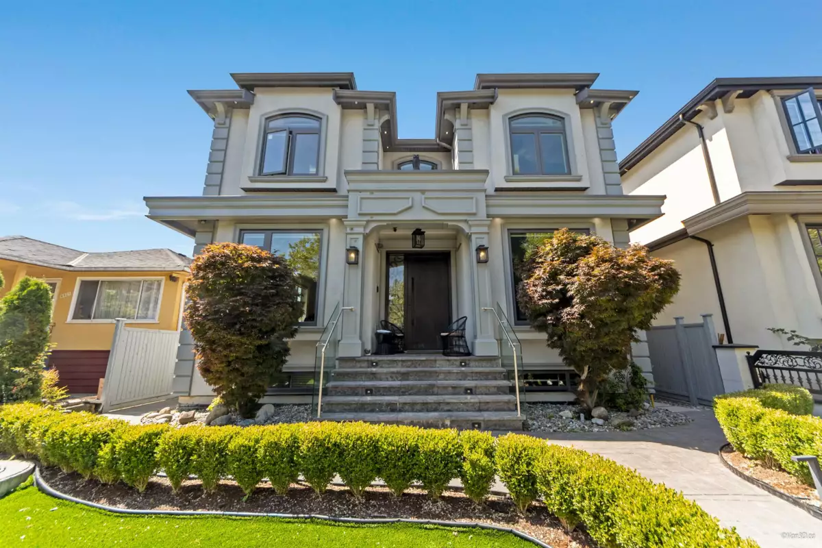 Exterior Front Photo of 6913 Argyle Street, Vancouver, BC