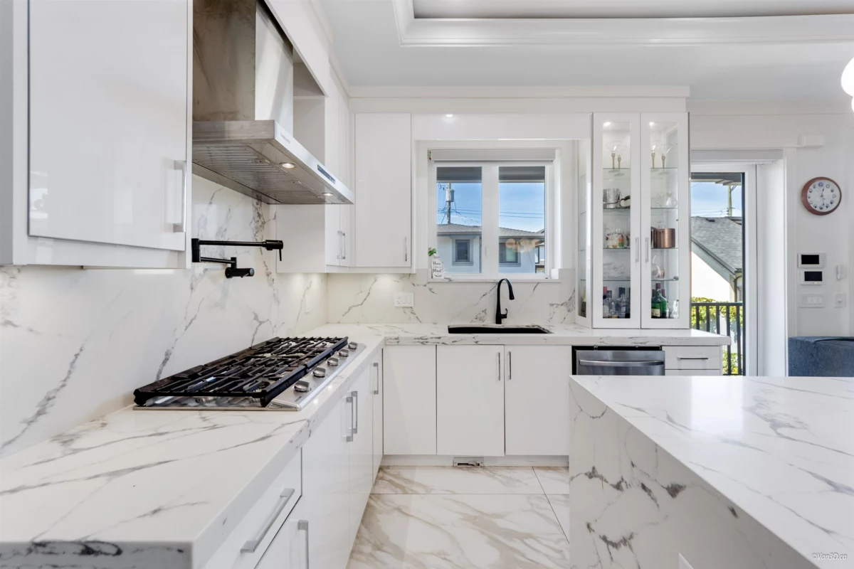 Garden / Landscaping Photo of 6913 Argyle Street, Vancouver, BC