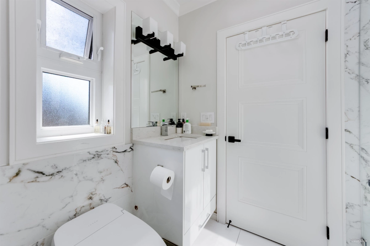 Hallway Photo of 6913 Argyle Street, Vancouver, BC