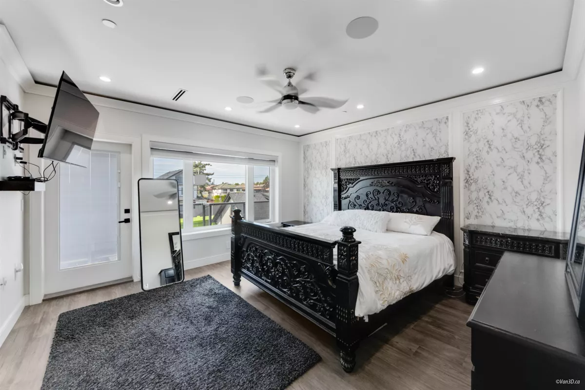 Hot Tub / Spa Photo of 6913 Argyle Street, Vancouver, BC