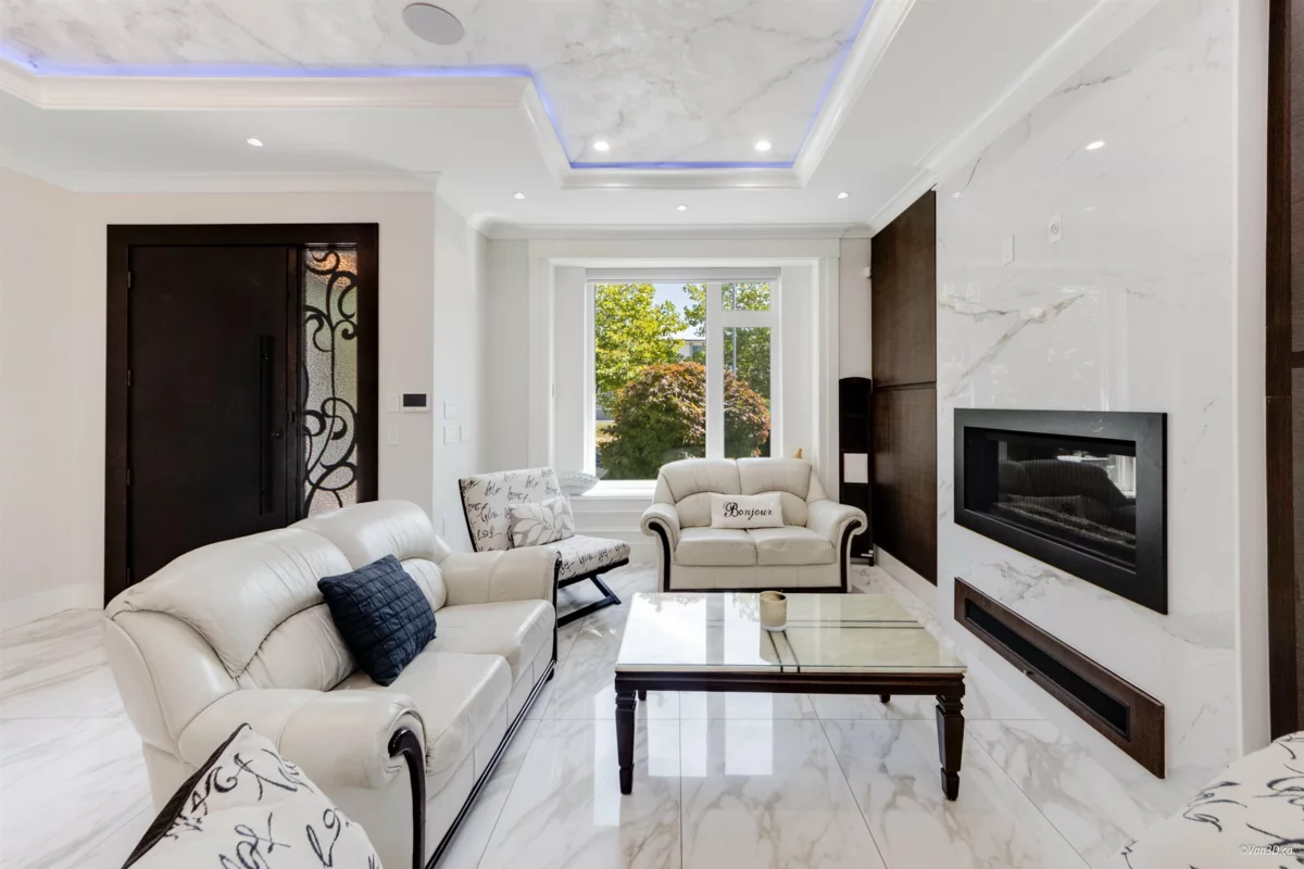 Kitchen Island Photo of 6913 Argyle Street, Vancouver, BC