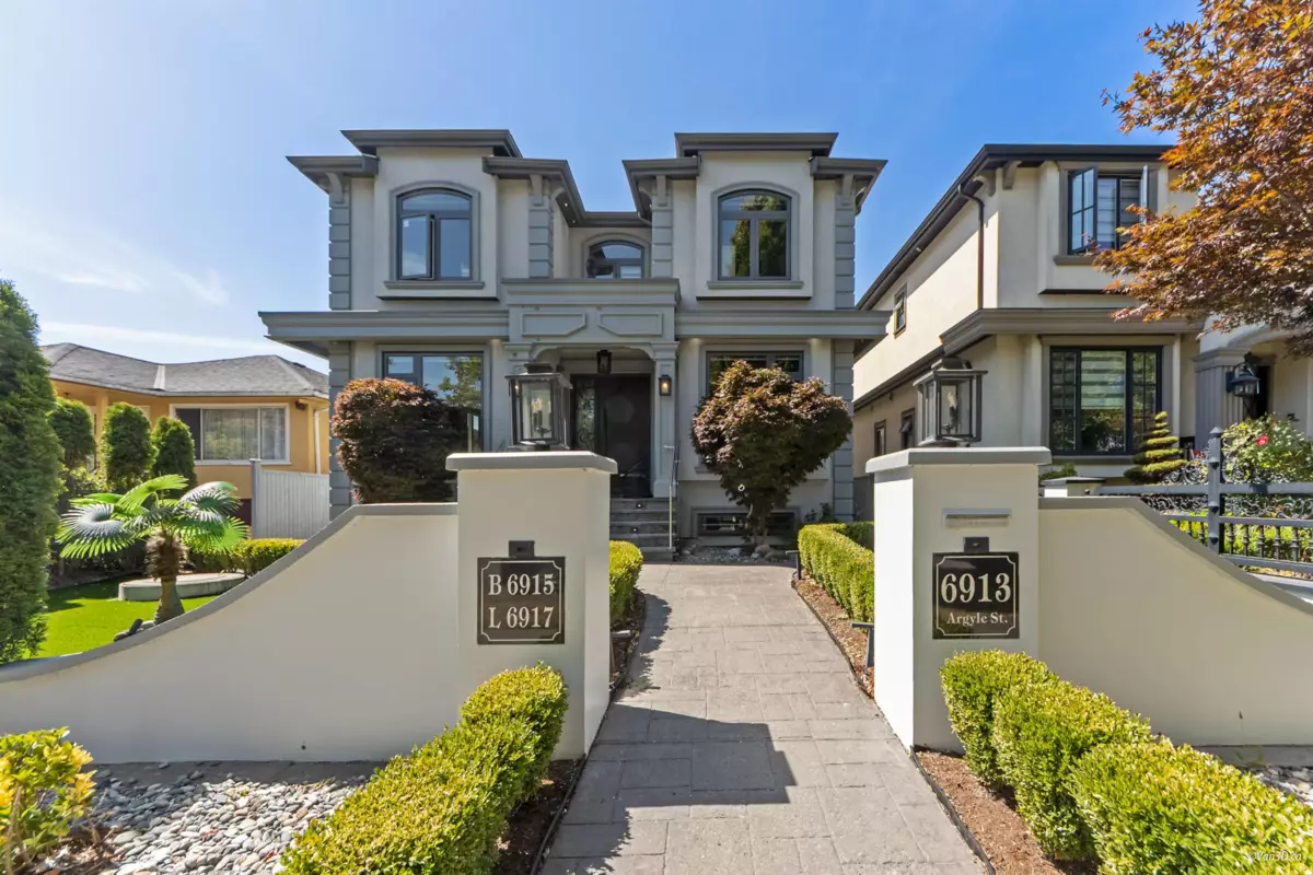 Living Room Photo of 6913 Argyle Street, Vancouver, BC