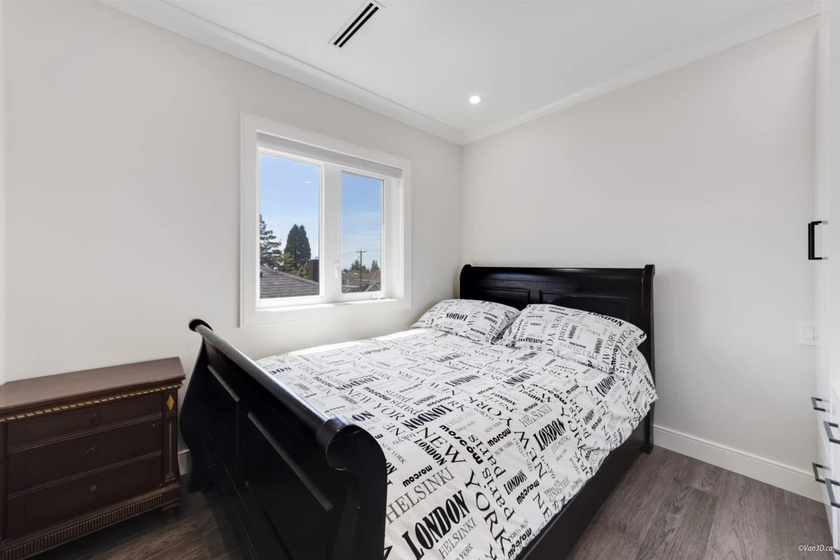 Swimming Pool Photo of 6913 Argyle Street, Vancouver, BC