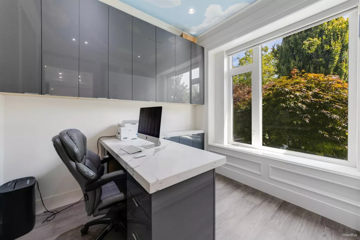 Walk-In Closet Photo of 6913 Argyle Street, Vancouver, BC