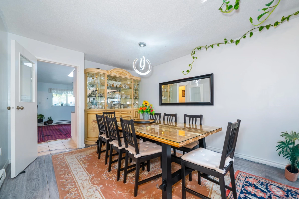 Breakfast Nook Photo of 4920 Claude Avenue, Burnaby, BC