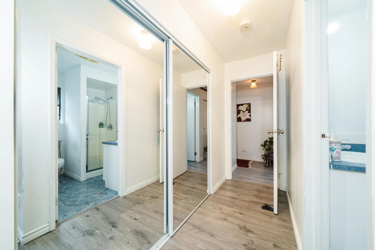 Entry Foyer Photo of 4920 Claude Avenue, Burnaby, BC