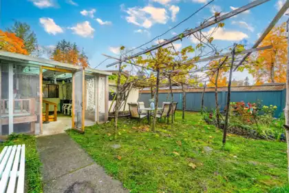 4920 Claude Avenue, Burnaby, BC, Burnaby — 3 bed half duplex for sale