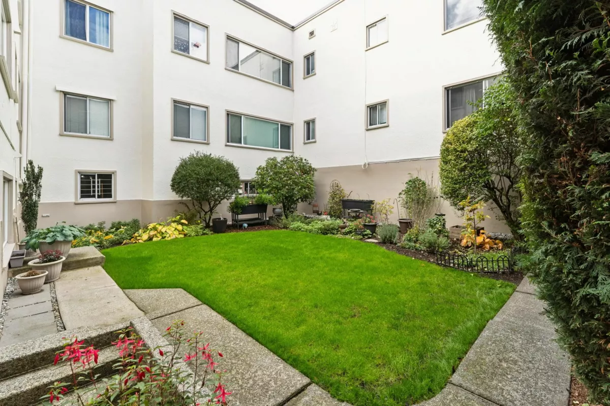 Entry Foyer Photo of 103 2776 Pine Street, Vancouver, BC