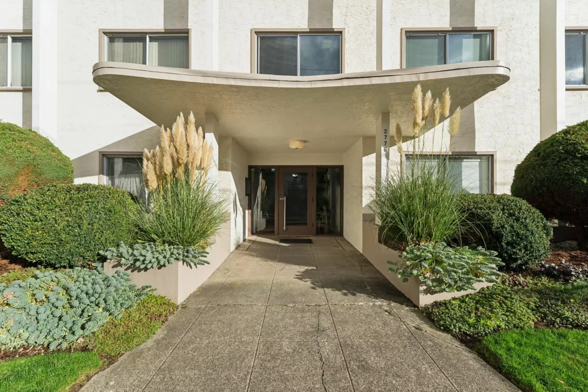 Hallway Photo of 103 2776 Pine Street, Vancouver, BC