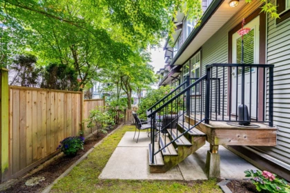 Front Yard Photo of 17 14462 61a Avenue, Surrey, BC