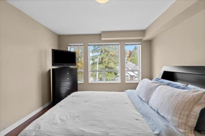 Entry Foyer Photo of 304 14960 102a Avenue, Surrey, BC