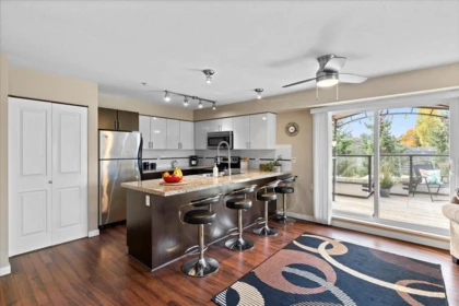 Office / Den Photo of 304 14960 102a Avenue, Surrey, BC