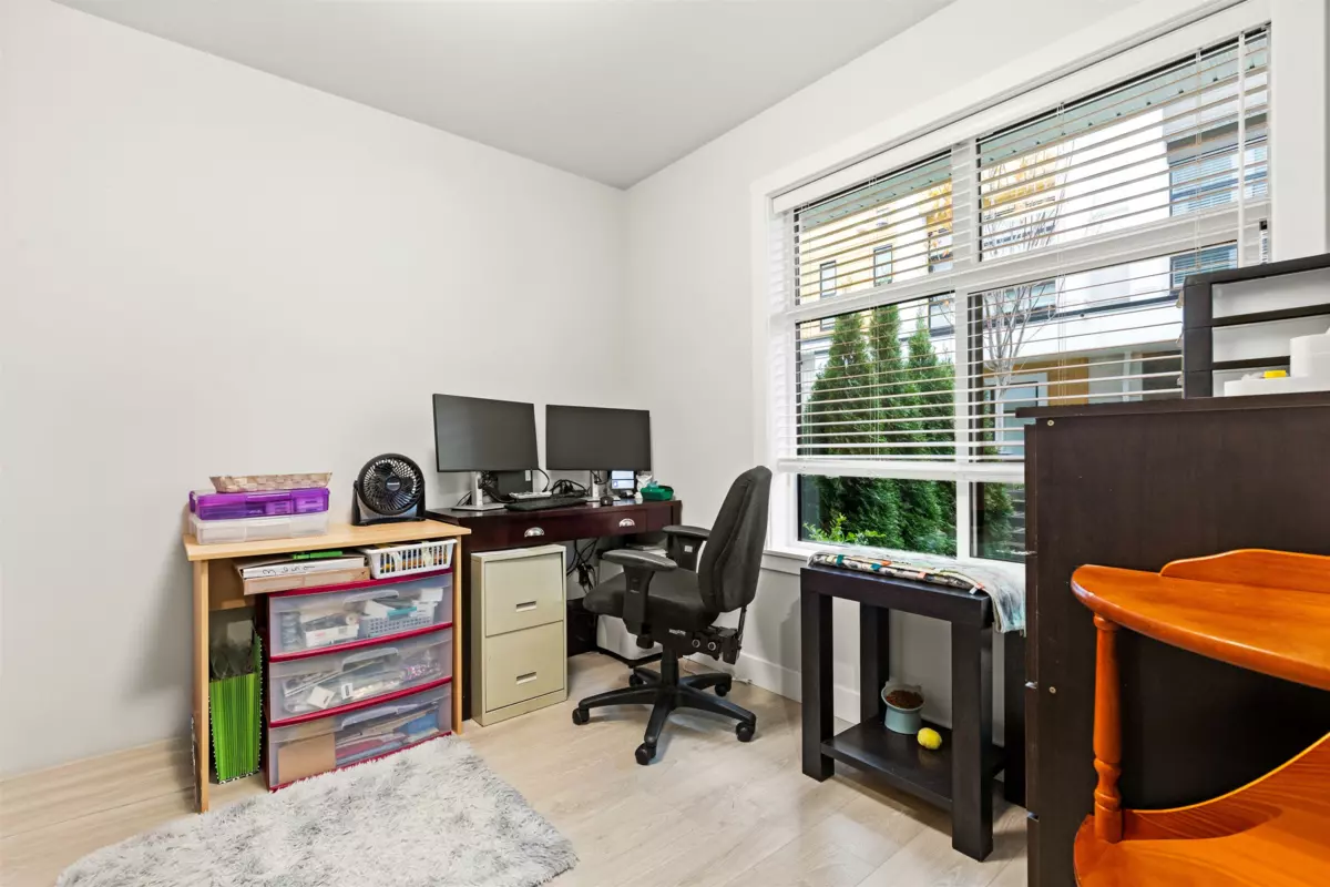 Backyard Photo of 211 46150 Thomas Road, Chilliwack, BC