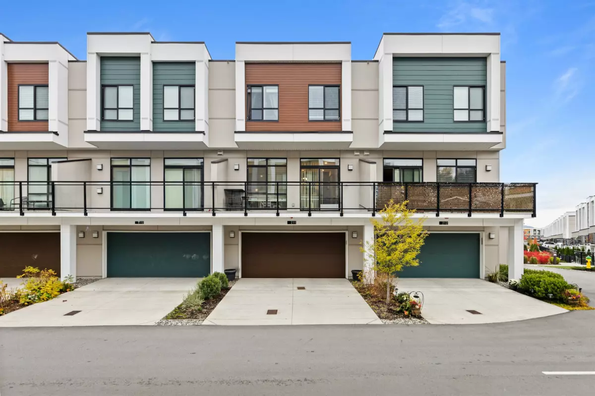 Front Yard Photo of 211 46150 Thomas Road, Chilliwack, BC