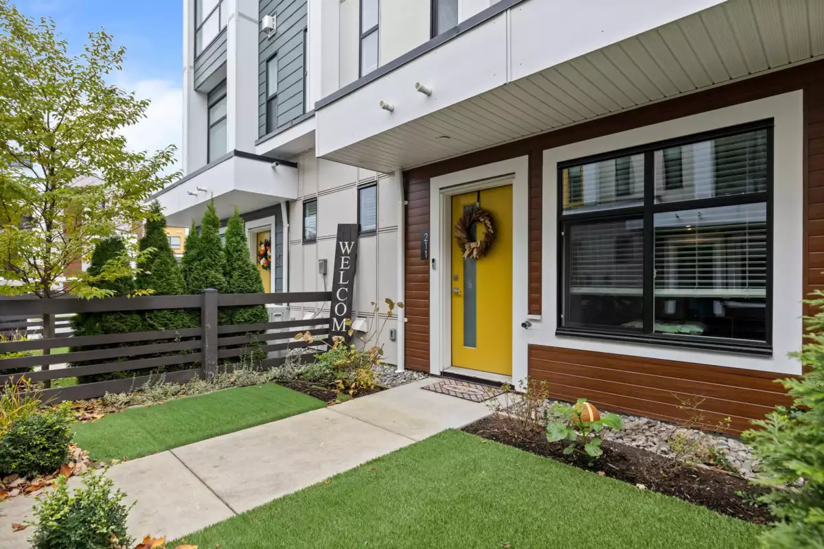 Garden / Landscaping Photo of 211 46150 Thomas Road, Chilliwack, BC