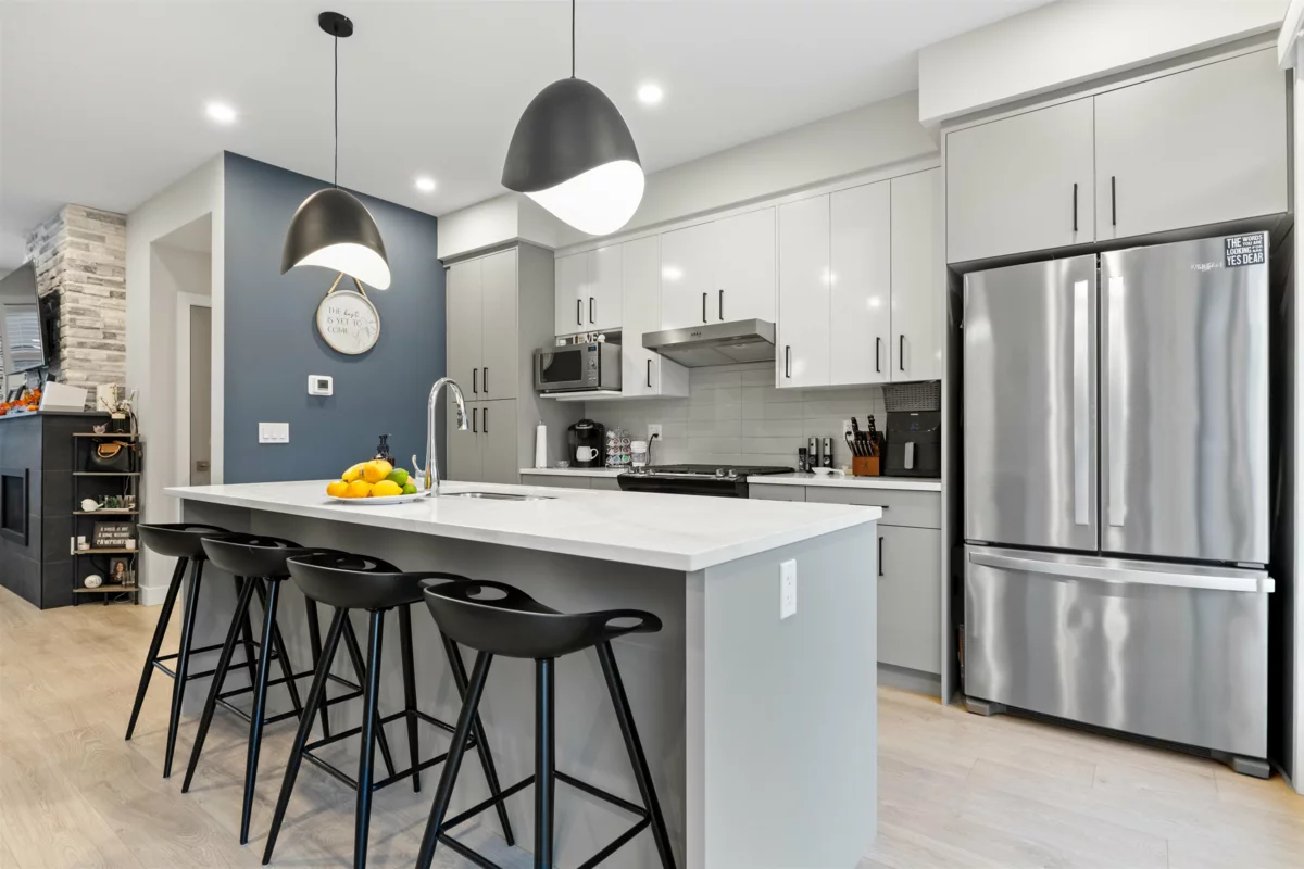 Walk-In Closet Photo of 211 46150 Thomas Road, Chilliwack, BC