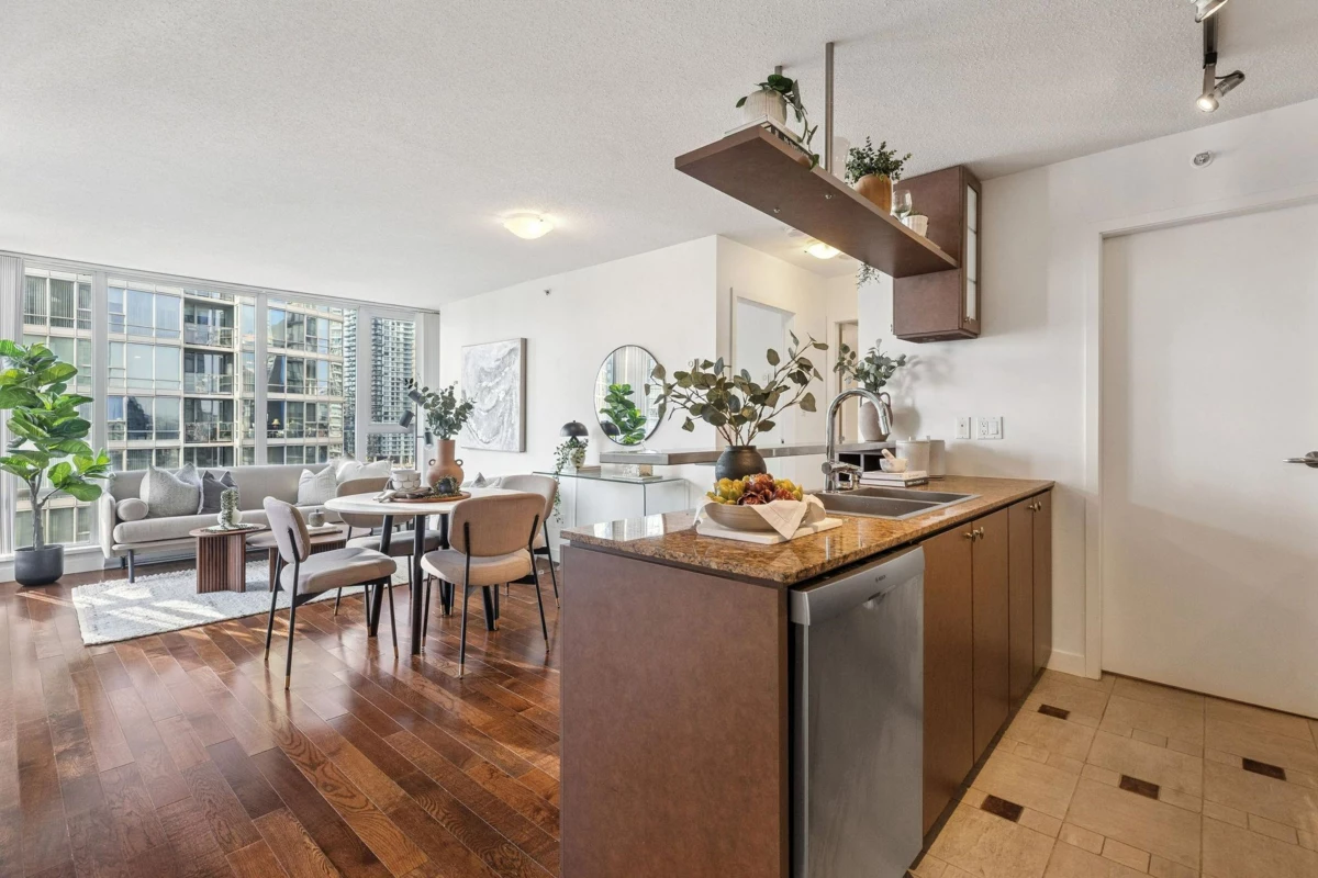 Kitchen Island Photo of 1705 1438 Richards Street, Vancouver, BC