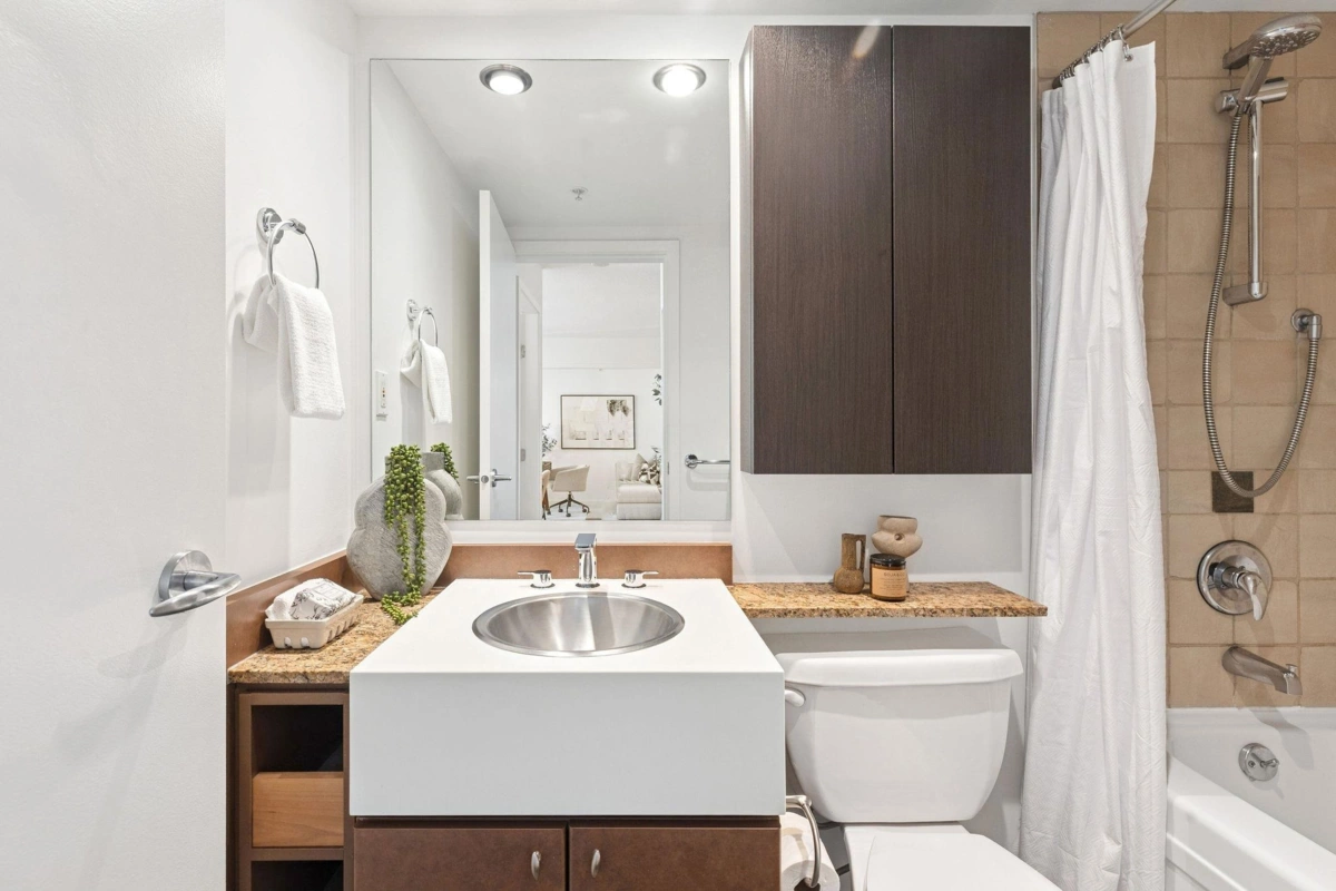 Powder Room Photo of 1705 1438 Richards Street, Vancouver, BC